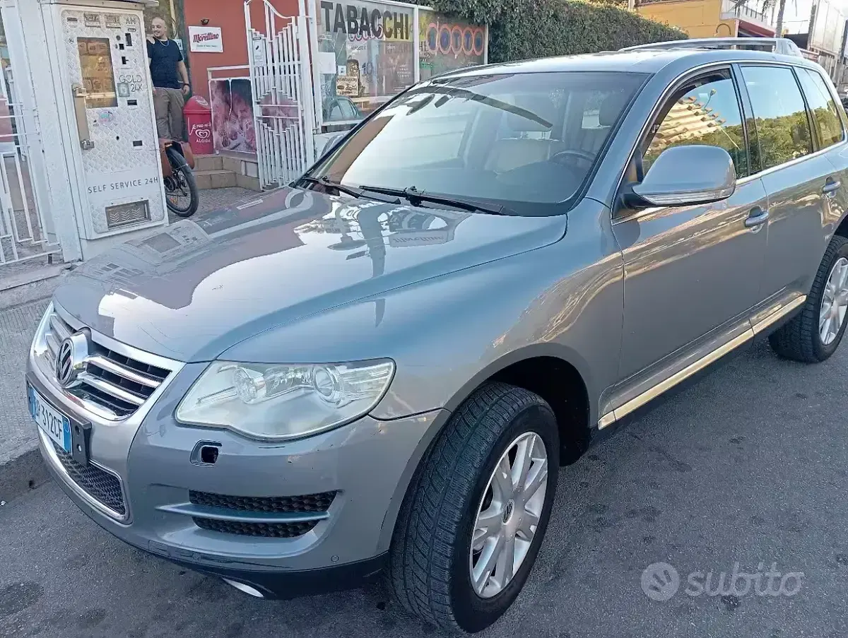 Usata VW Touareg 176 CV (129 kW) 2008 Grigio SUV