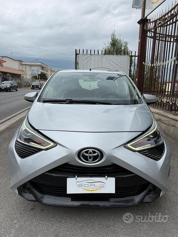 Second-hand Toyota Aygo Connect Style 72 CP (52 kW) 2020 Gri Hatchback