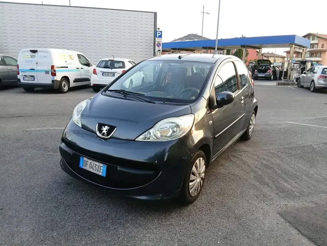 Usata Peugeot 107 Urban Move 68 CV (50 kW) 2008 Nero Utilitaria