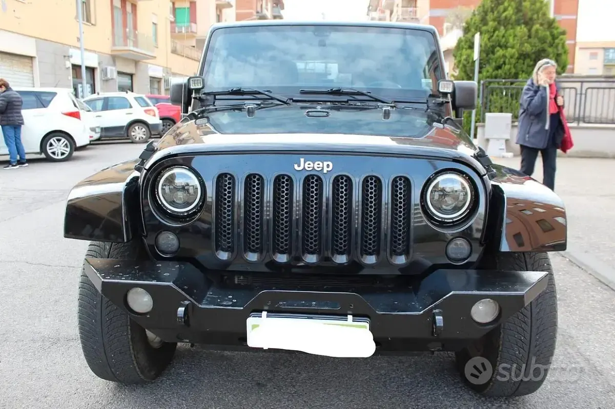 Usata Jeep Wrangler Unlimited Sahara 284 CV (208 kW) 2012 Nero SUV