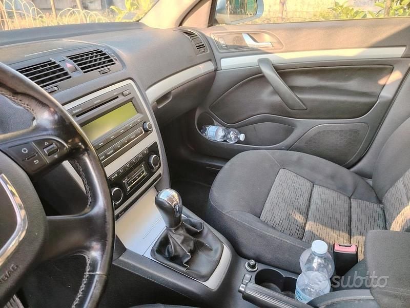 Usata Skoda Octavia 105 CV (77 kW) 2011 Grigio Station wagon