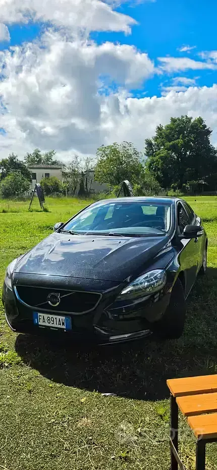 Usata Volvo V40 150 CV (110 kW) 2015 Nero Berlina