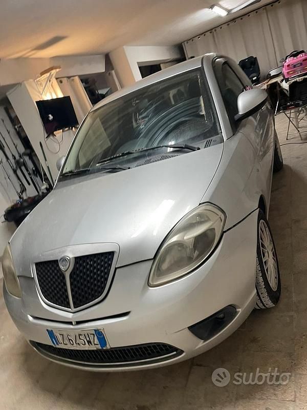 Usata Lancia Ypsilon 60 CV (44 kW) 2010 Grigio Utilitaria