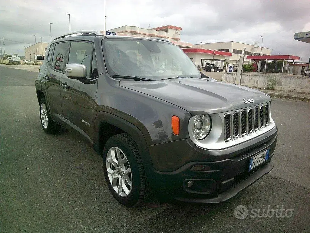 Usata Jeep Renegade Limited 140 CV (102 kW) 2016 Grigio SUV