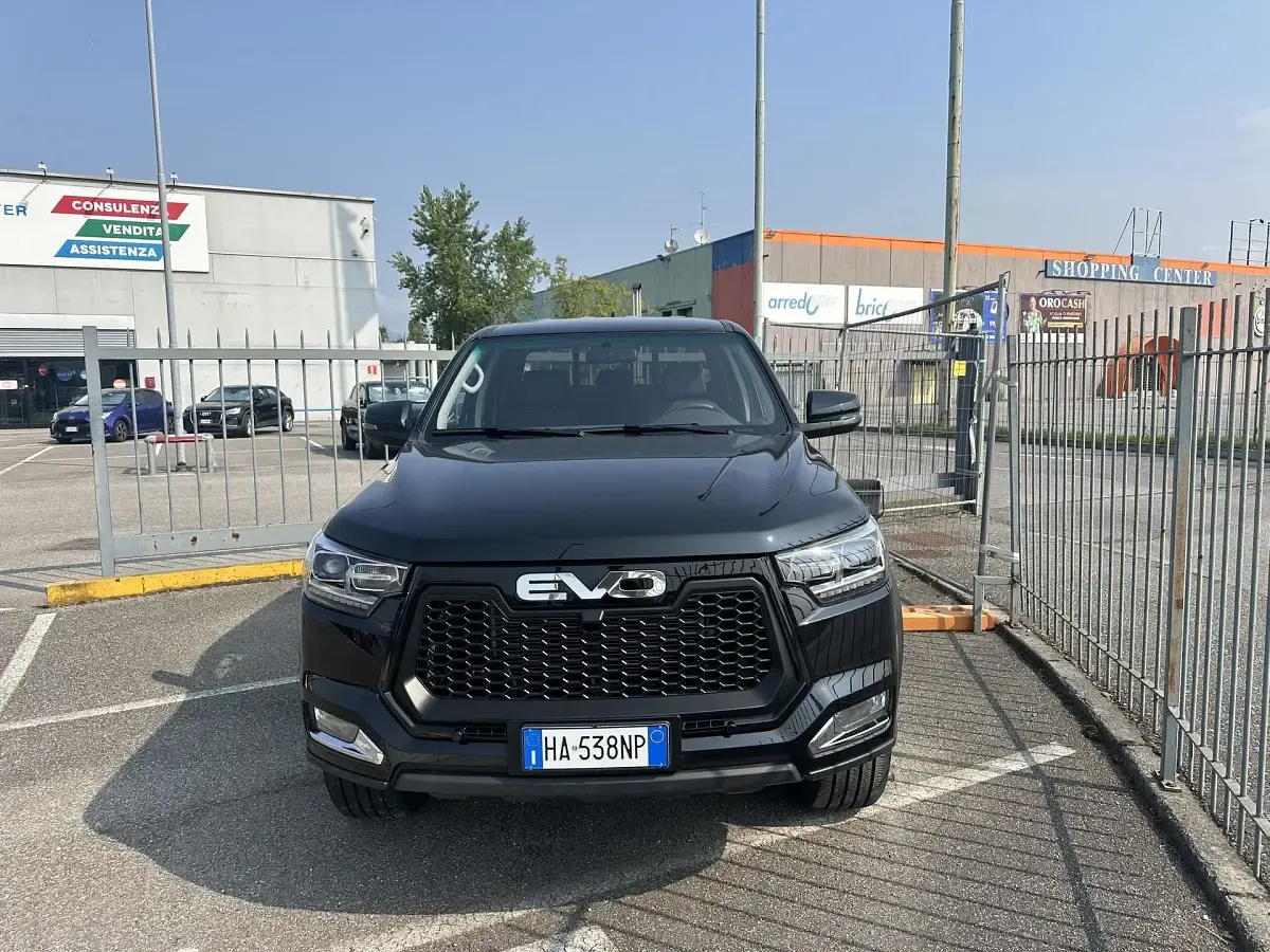 Usata EVO Cross 4 136 CV (100 kW) 2025 Nero Pick-up