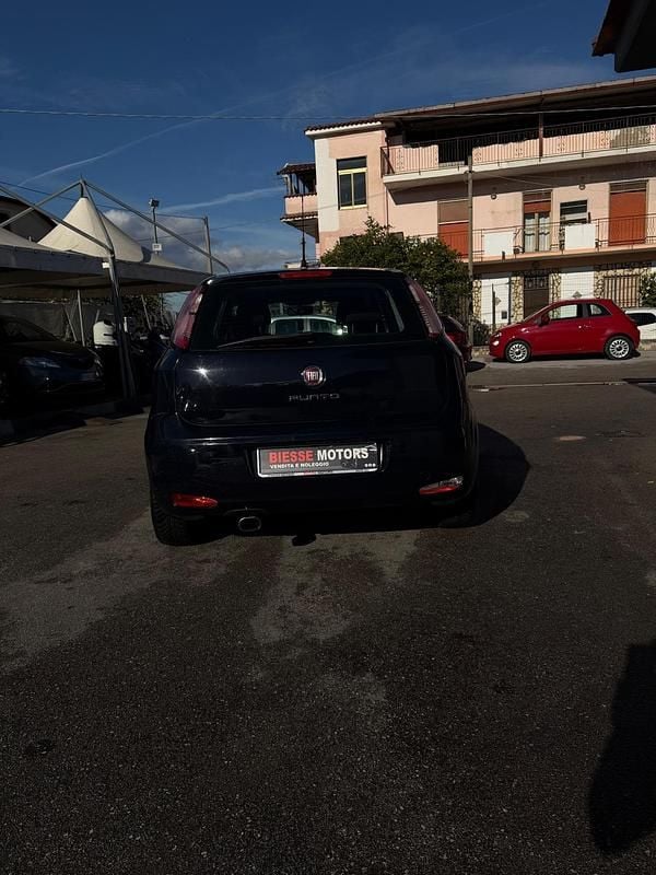 Usata Fiat Punto Lounge 77 CV (56 kW) 2015 Blu Berlina