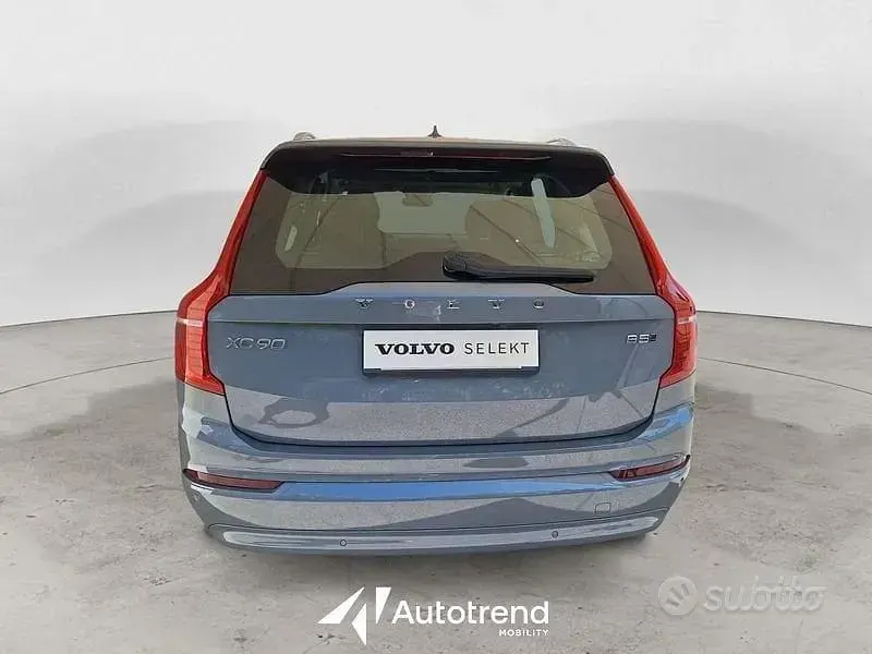 Usata Volvo XC90 Core 235 CV (172 kW) 2023 Grigio SUV