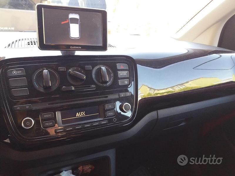 Usata VW up! Move 68 CV (50 kW) 2016 Rosso Utilitaria