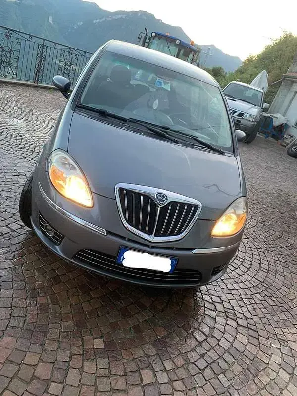 Usata Lancia Musa 90 CV (66 kW) 2008 Monovolume