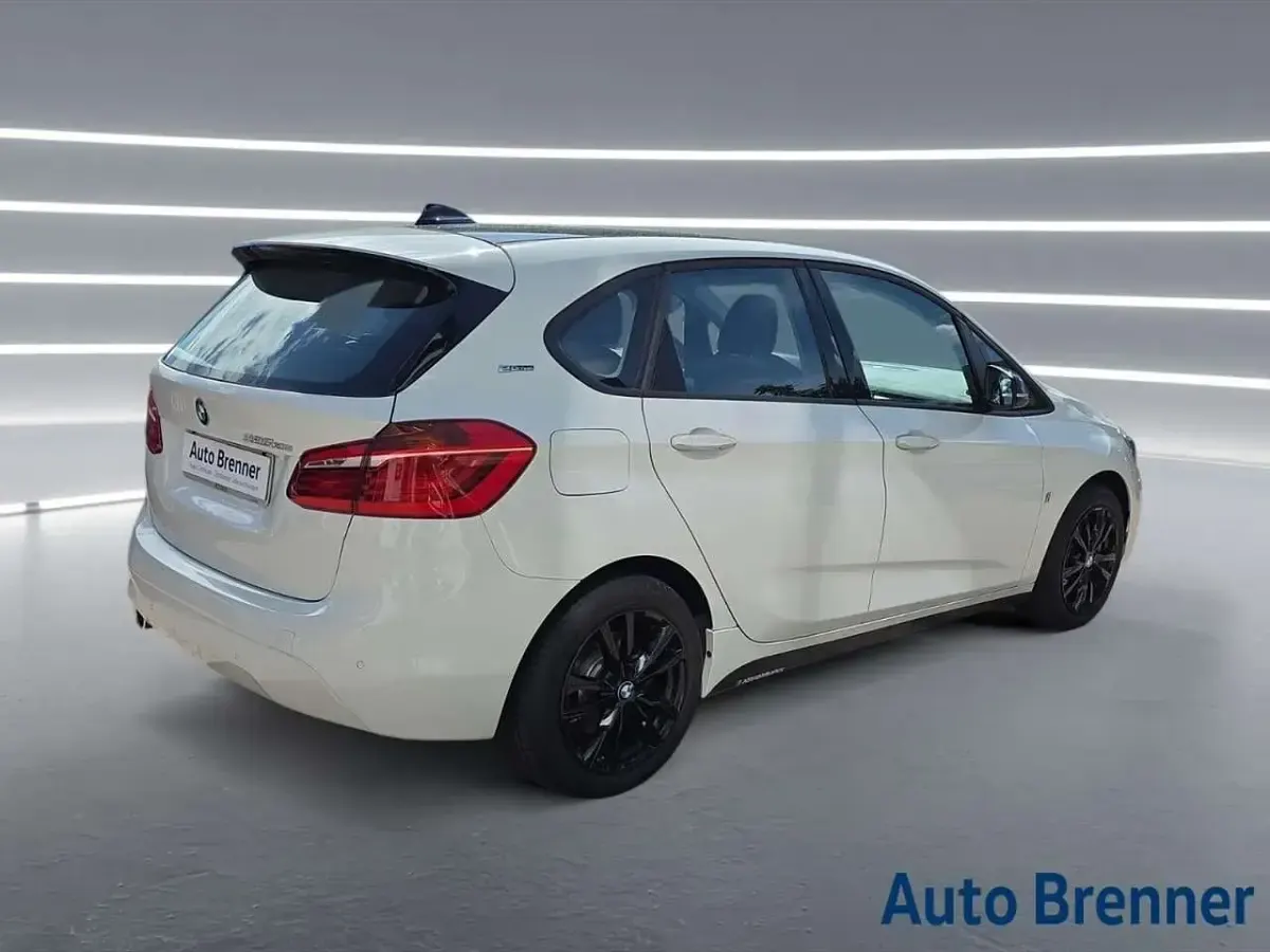Usata BMW 225 Active Tourer iPerformance 224 CV (164 kW) 2018 Bianco Monovolume