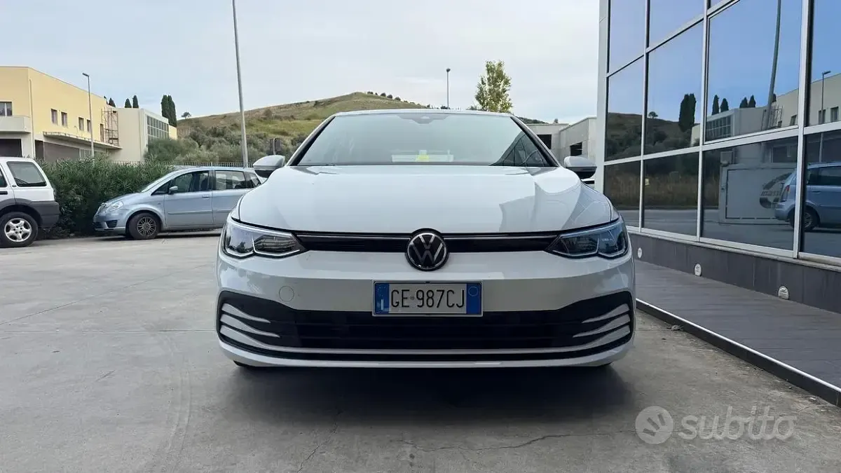 Usata VW Golf VII Life 150 CV (110 kW) 2021 Bianco Utilitaria