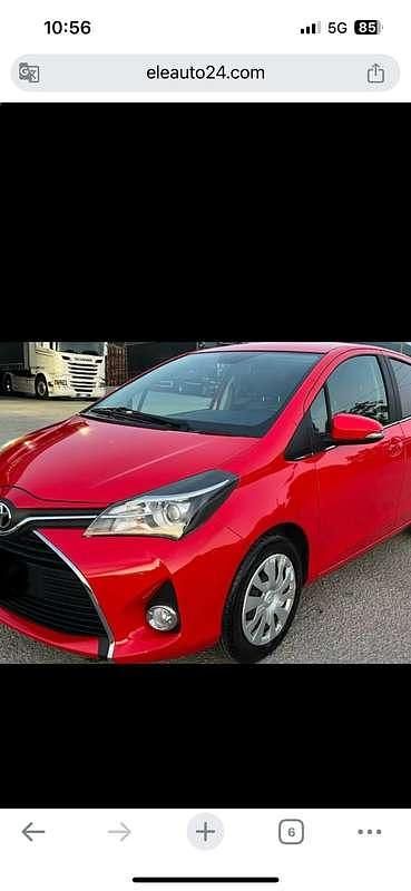 Usata Toyota Yaris 90 CV (66 kW) 2015 Rosso Utilitaria