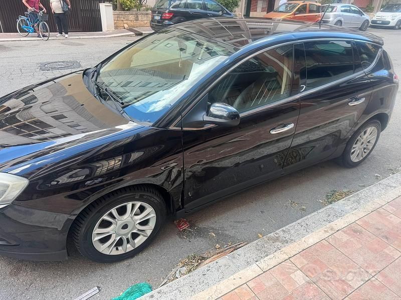 Usata Lancia Delta 105 CV (77 kW) 2011 Marrone Utilitaria