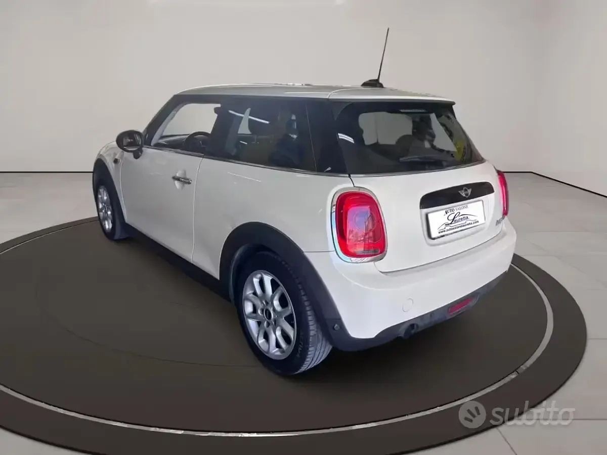 Usata Mini ONE 75 CV (55 kW) 2016 Beige Utilitaria