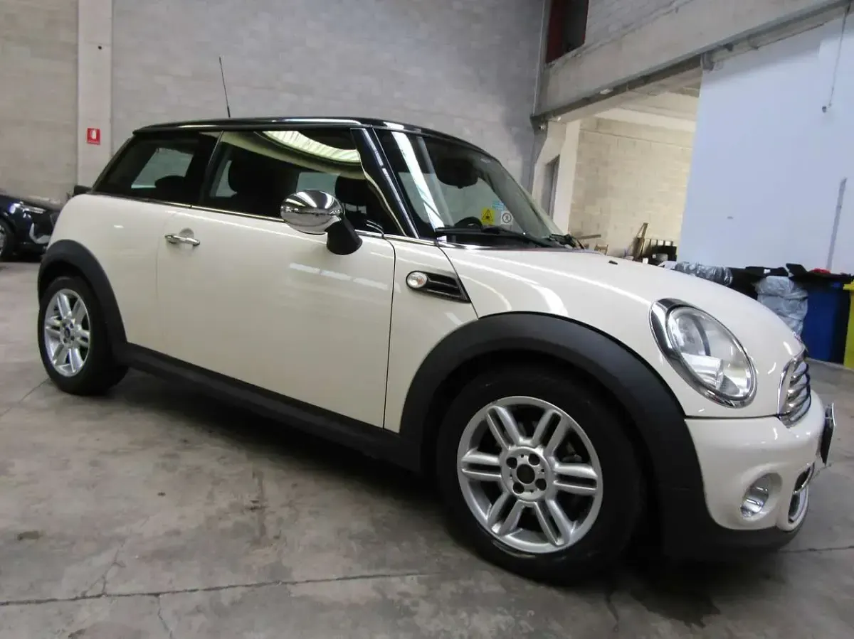 Usata Mini Cooper D 111 CV (81 kW) 2013 Beige metallizzato Utilitaria