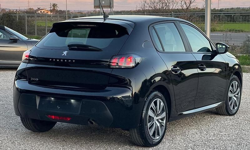 Usata Peugeot 208 Active 100 CV (73 kW) 2020 Nero Utilitaria