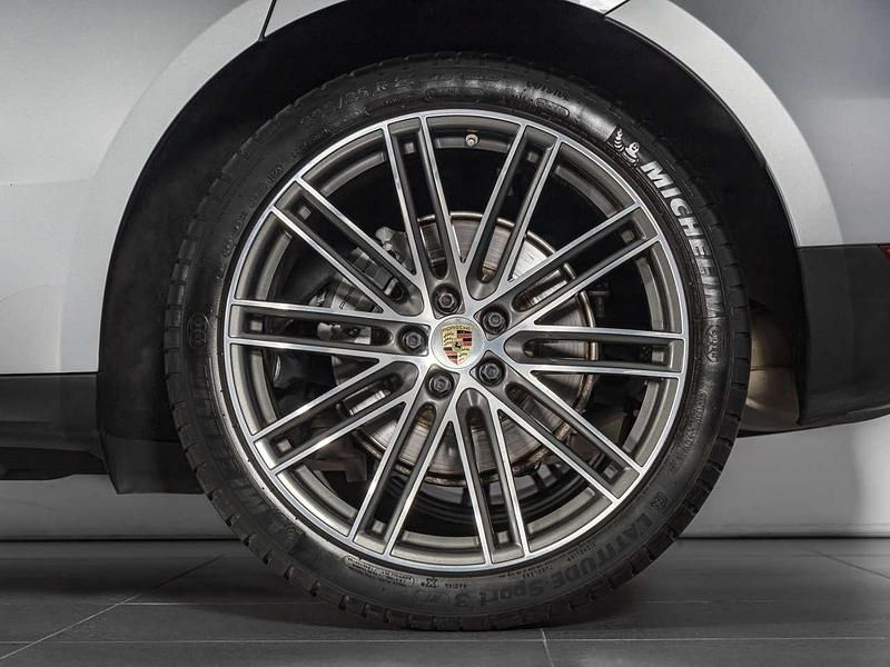 Usata Porsche Macan S 354 CV (260 kW) 2019 Argento dolomite SUV