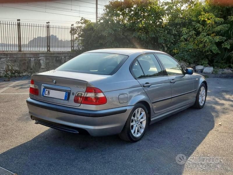 Grigio Usata 2004 BMW 320 Tre volumi | 4990 € - Immagine 1/4