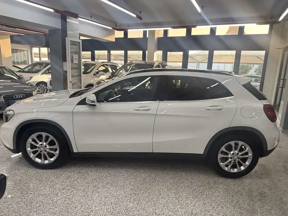 Usata Mercedes GLA200 Executive 136 CV (100 kW) 2014 Bianco SUV