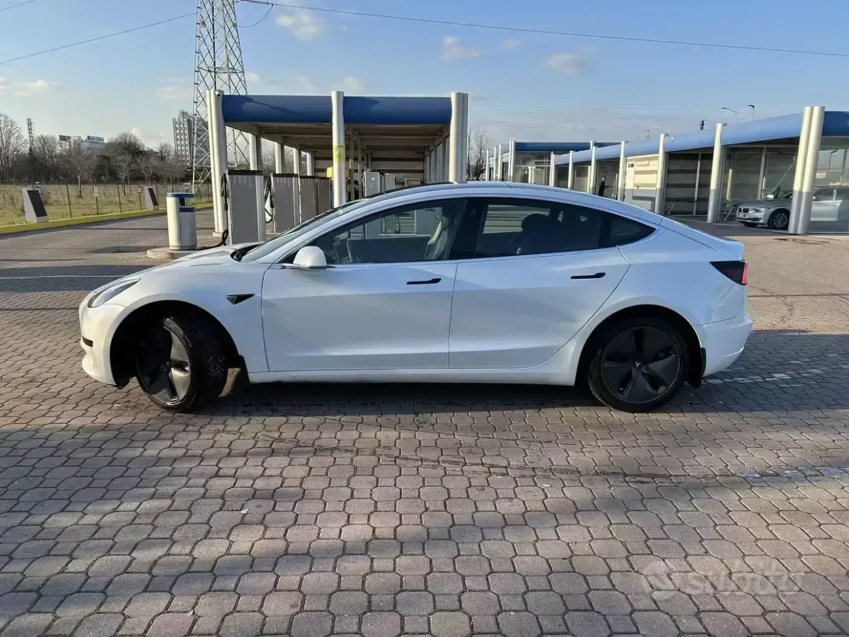 Usata Tesla Model 3 Standard Range Plus 100 kW (136 CV) 2019 Bianco Berlina