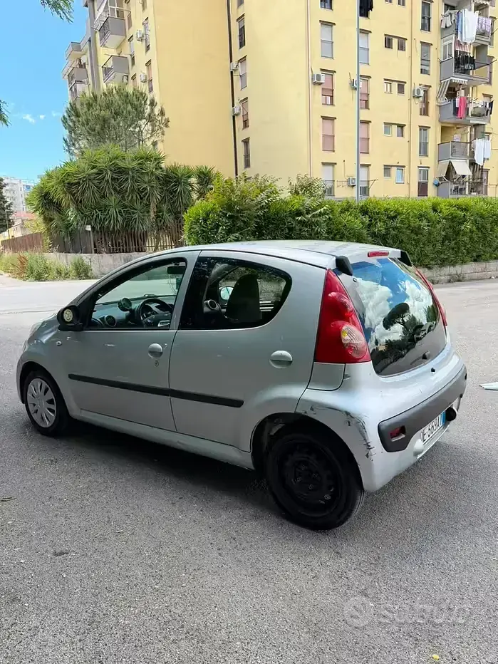 Usata Peugeot 107 68 CV (50 kW) 2007 Grigio Utilitaria