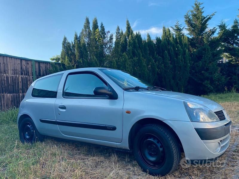 Usata 2002 Renault Clio II Tre volumi | 1600 € - Immagine 1/4