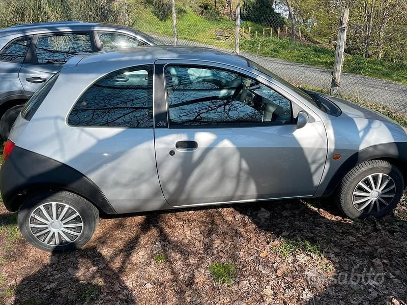 Usata Ford Ka 69 CV (50 kW) 2005 Grigio Utilitaria
