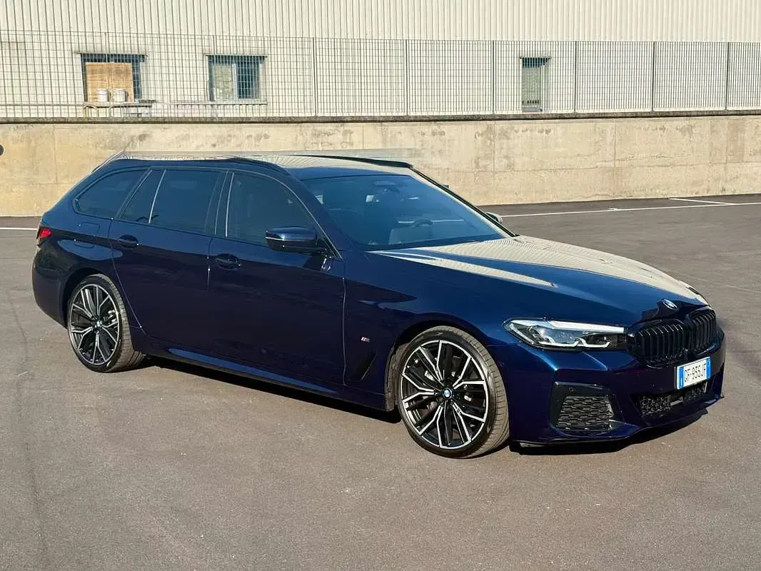 Usata BMW 530 Comfort Edition 249 CV (183 kW) 2021 Blu/azzurro Station wagon