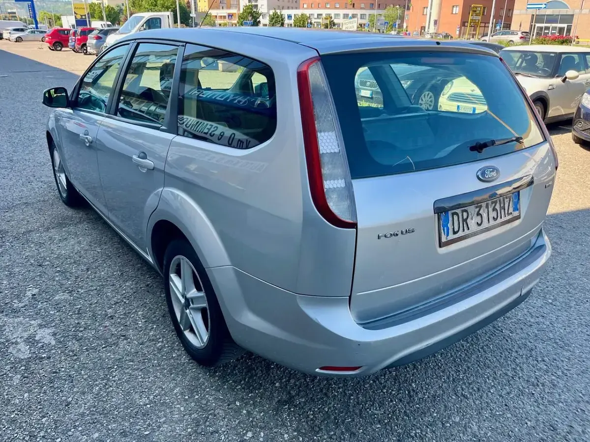 Usata Ford Focus Titanium 90 CV (66 kW) 2008 Argento Berlina