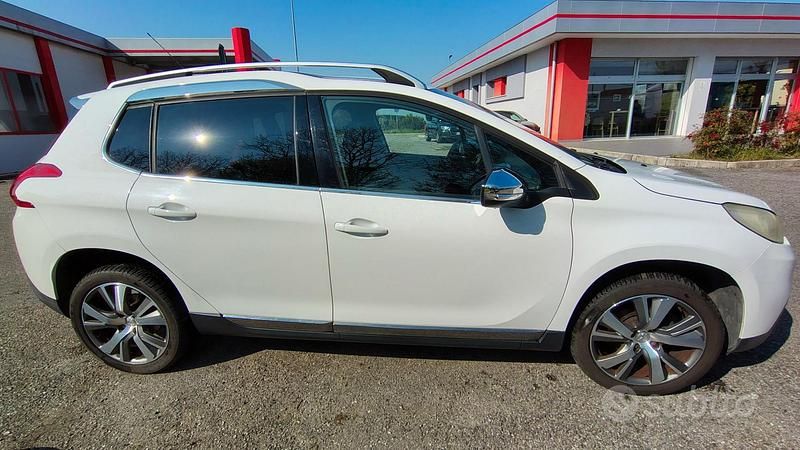 Usata Peugeot 2008 Allure 99 CV (72 kW) 2015 Bianco SUV