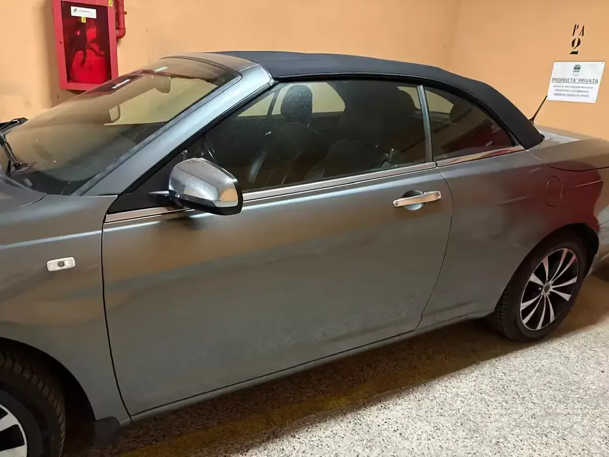 Usata Lancia Flavia 170 CV (125 kW) 2012 Grigio Cabrio