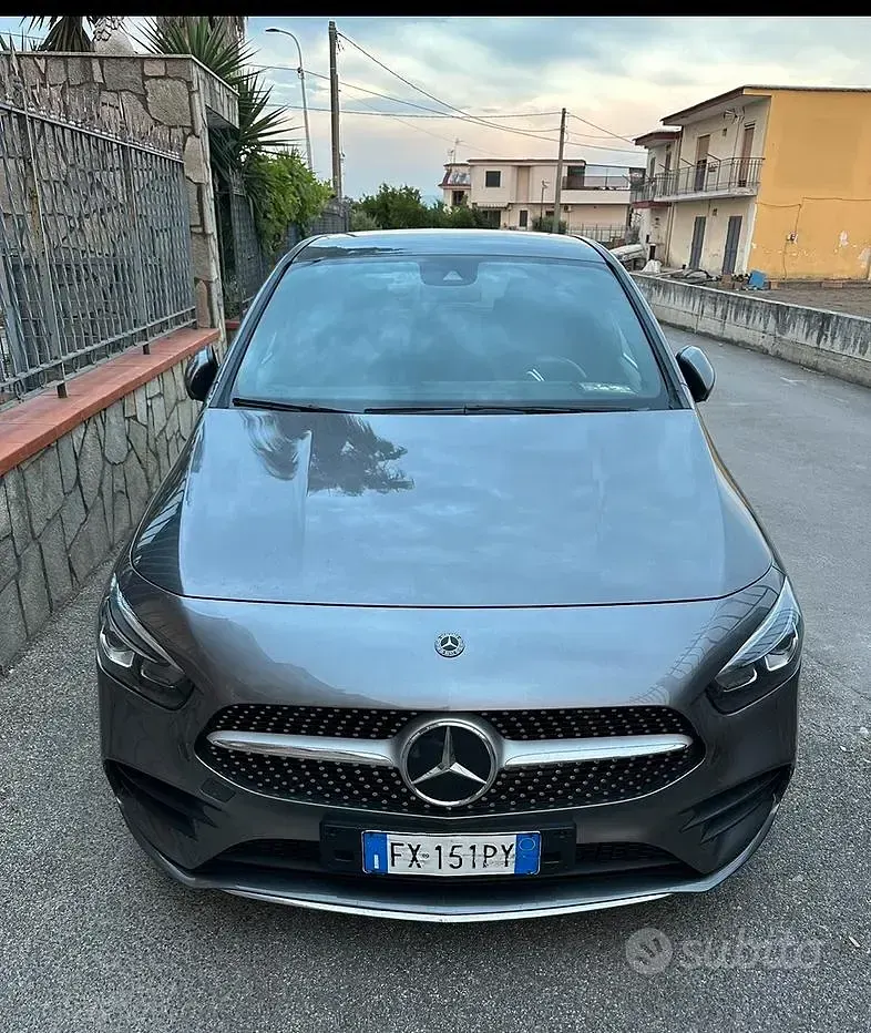 Usata Mercedes B180 116 CV (85 kW) 2019 Grigio Utilitaria