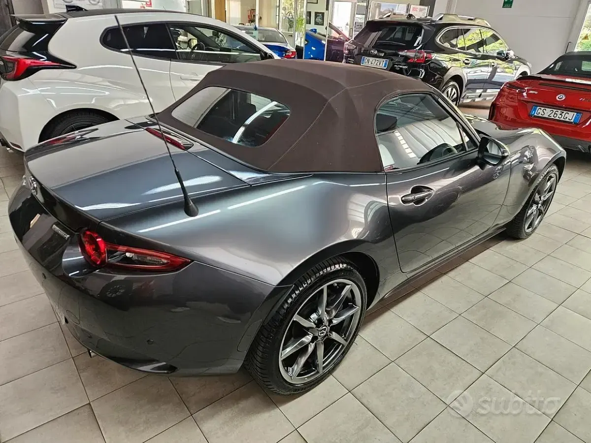 Usata Mazda MX5 Kazari 184 CV (135 kW) 2023 Grigio Cabrio