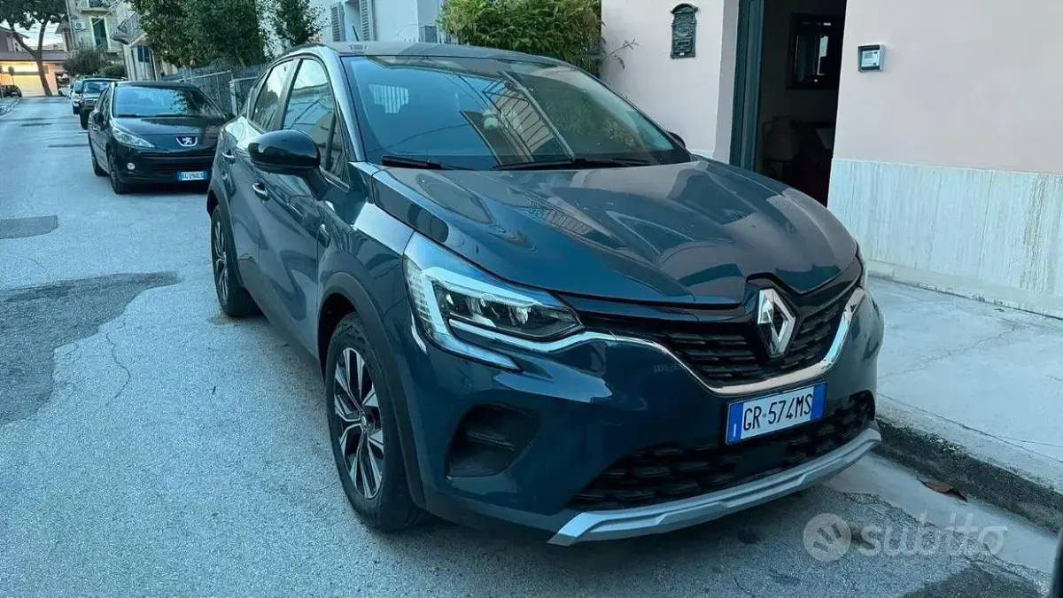 Usata Renault Captur Zen 91 CV (66 kW) 2023 Bluazzurro SUV