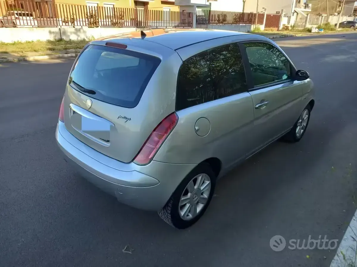 Gebraucht Lancia Ypsilon 69 PS (50 kW) 2004 Grau Kleinwagen