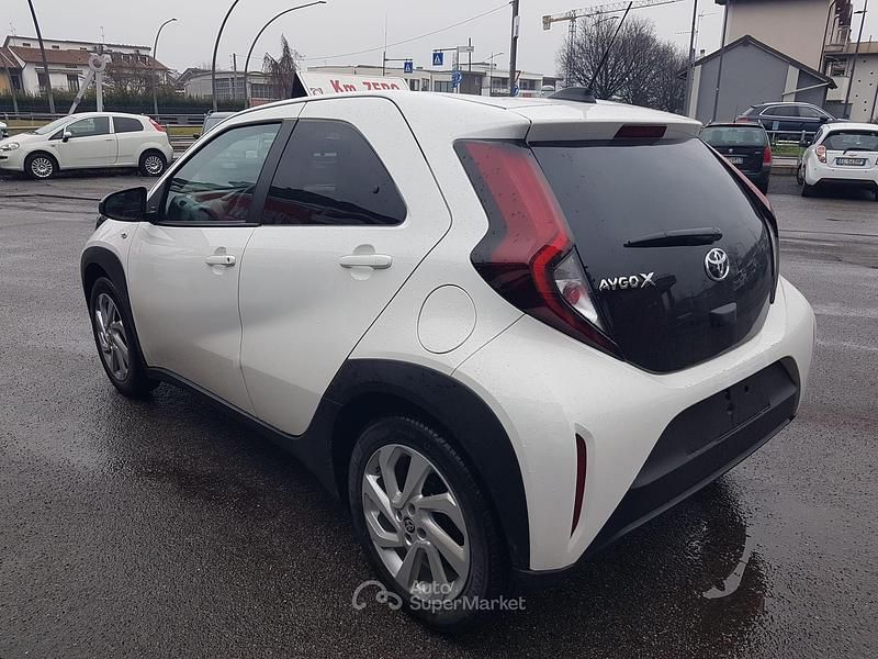 Usata Toyota Aygo 72 CV (52 kW) 2024 Blu Utilitaria