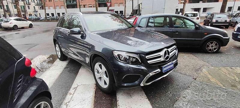Usata Mercedes GLC220 170 CV (125 kW) 2015 Blu metallizzato SUV