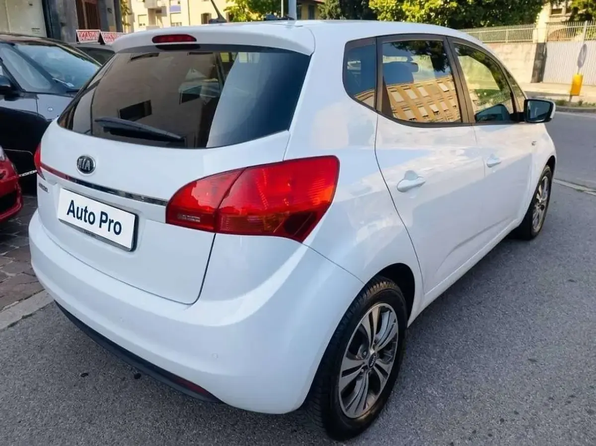 Usata Kia Venga 90 CV (66 kW) 2017 Bianco Utilitaria
