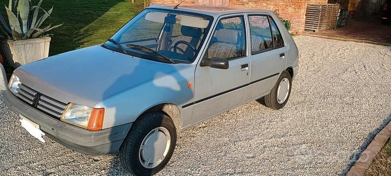 Usata Peugeot 205 54 CV (39 kW) 1989 Grigio Berlina