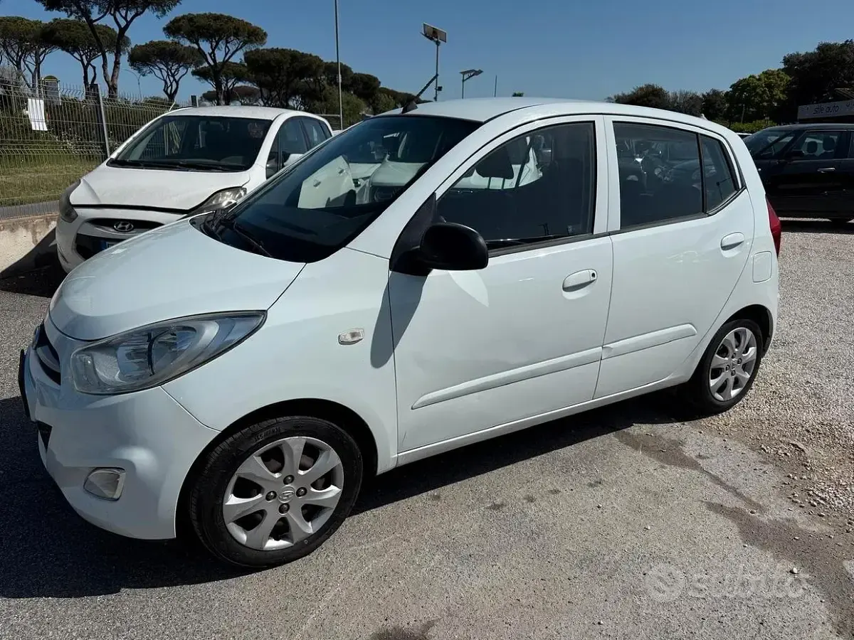 Używany Hyundai i10 Comfort 69 KM (50 kW) 2012 Biały Hatchback