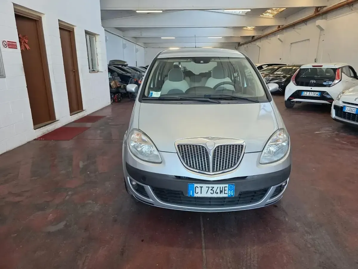 Usata Lancia Musa 95 CV (69 kW) 2005 Argento Monovolume
