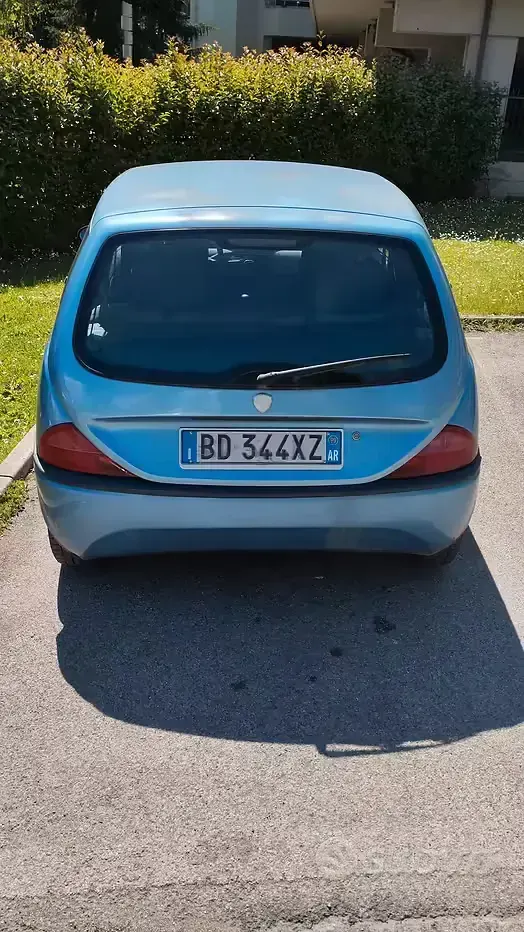 Usata Lancia Ypsilon 60 CV (44 kW) 1999 Blu Utilitaria