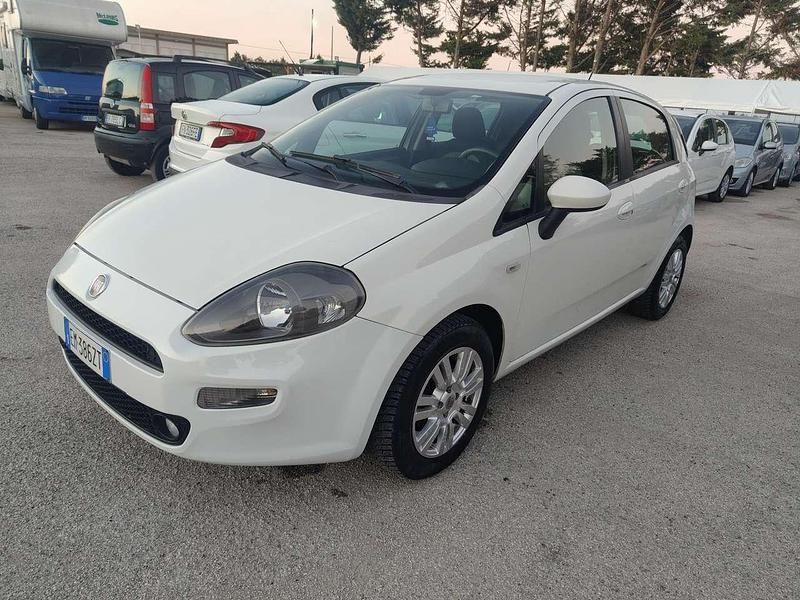 Bianco Usata 2012 Fiat Punto Evo Lounge Due volumi | 3800 € (Buon prezzo) - Immagine 1/4