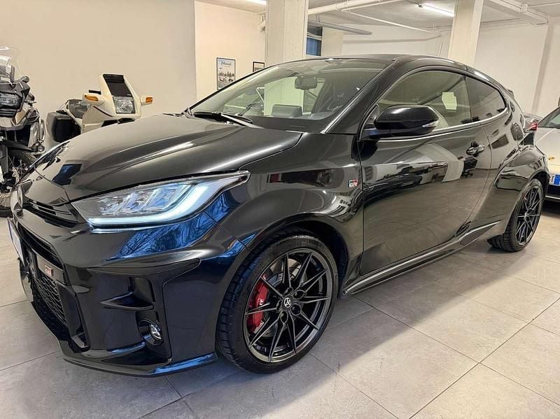 Usata Toyota Yaris 261 CV (191 kW) 2023 Precious black Utilitaria