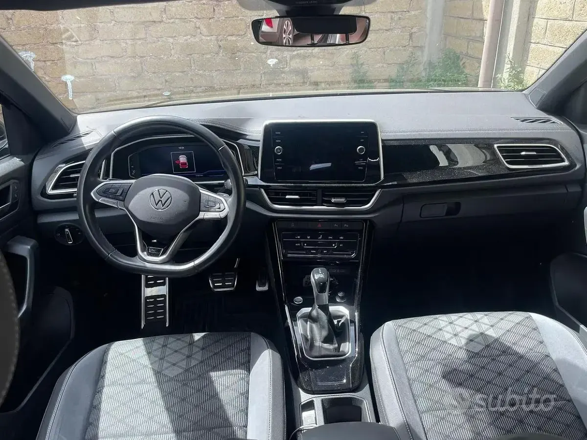 Usata VW T-Roc R-line 150 CV (110 kW) 2024 Nero SUV