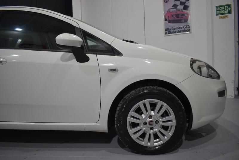 Usata Fiat Punto Street 75 CV (55 kW) 2014 Bianco Utilitaria
