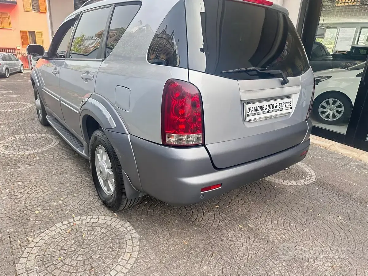 Usata SsangYong Rexton 165 CV (121 kW) 2004 Grigio SUV
