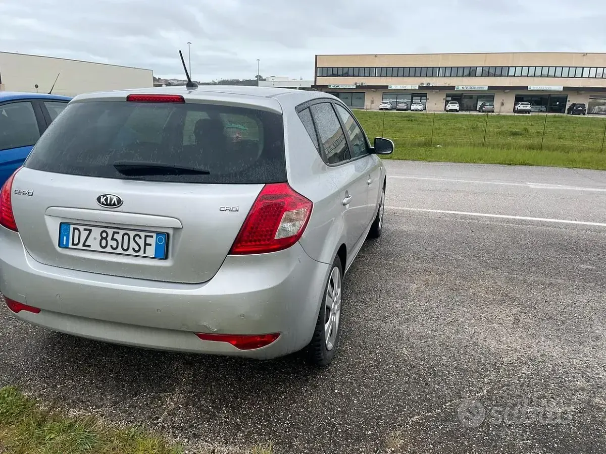 Usata Kia Ceed 115 CV (84 kW) 2009 Grigio Utilitaria
