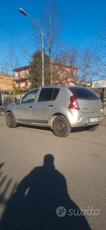 Usata Dacia Sandero 75 CV (55 kW) 2009 Grigio Berlina