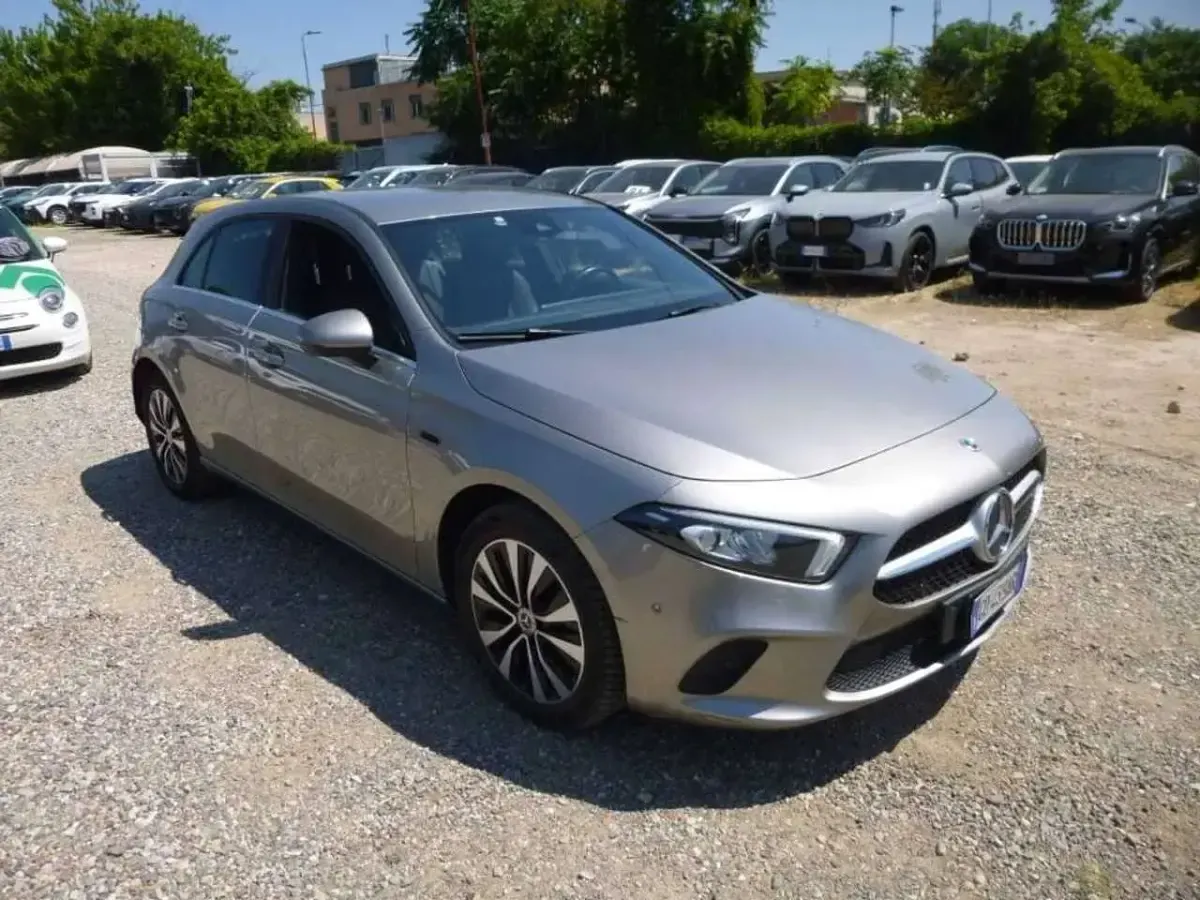 Usata Mercedes A250 Business 160 CV (117 kW) 2020 Grigio Berlina